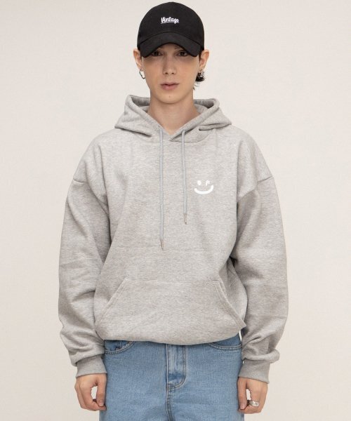GRAVER（グレーバー）の「[UNISEX]スモールドローイングスマイルフードティー_グレー（パーカー・レディース・ホワイト・LARGE/SMALL/MEDIUM）」の2枚目の写真
