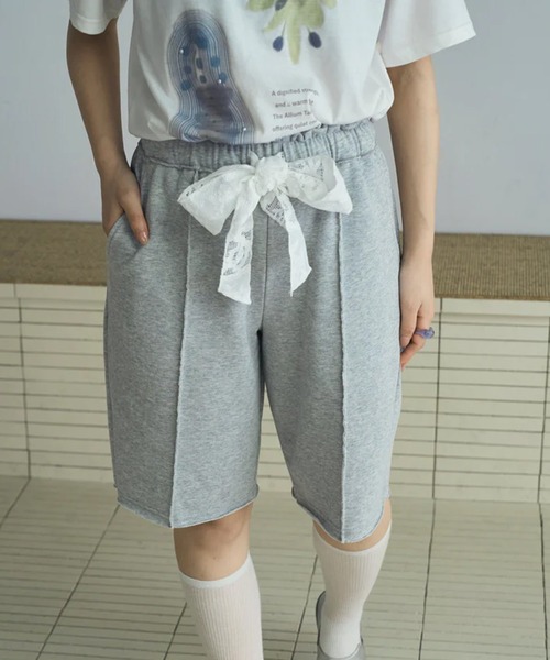 merrylatte(メリーラテ)の「sweat lace half pants(スウェットパンツ・レディース・グレー・FREE)」の1枚目の写真