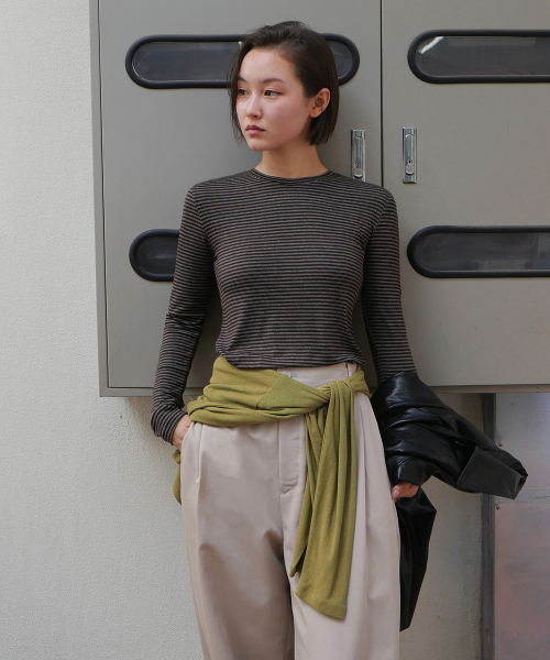 JULIAPEPE(ジュリアペペ)の「Slim Fit Stripe Top (Brown)(Tシャツ/カットソー・レディース・ブラウン・FREE)」の1枚目の写真
