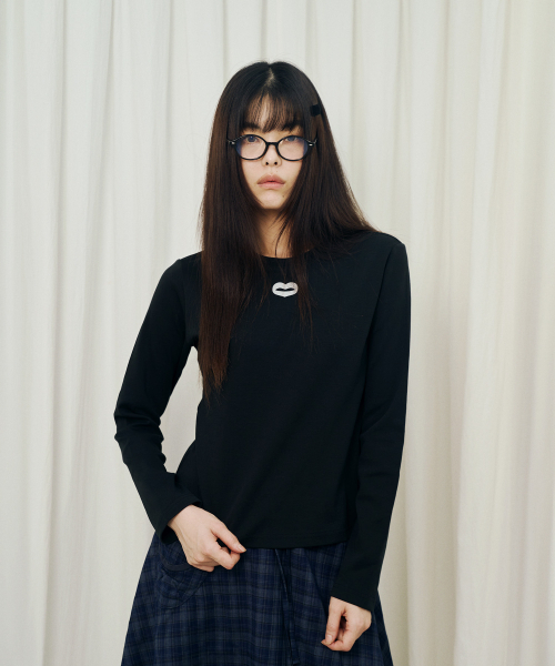 MIHEV(ミヘブ)の「クラシックスモールシンボルロングスリーブブラック(Tシャツ/カットソー・レディース・その他・MEDIUM/LARGE)」の2枚目の写真