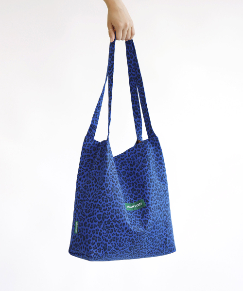 GREEN STUFF(グリーンスタッフ)の「boxy bag 53 - leopard blue(エコバッグ/サブバッグ・レディース・その他・FREE)」の3枚目の写真