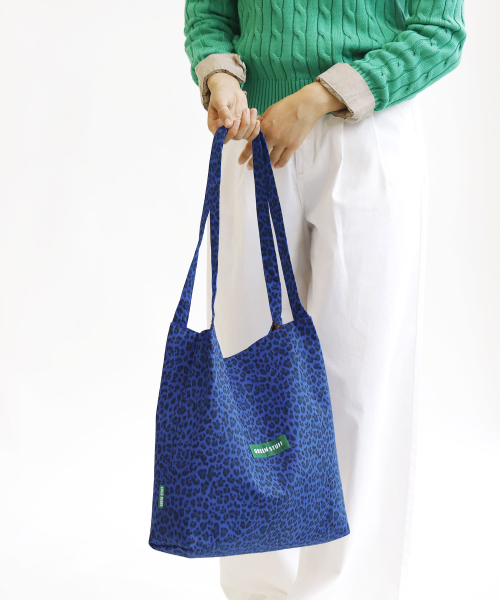 GREEN STUFF(グリーンスタッフ)の「boxy bag 53 - leopard blue(エコバッグ/サブバッグ・レディース・その他・FREE)」の5枚目の写真
