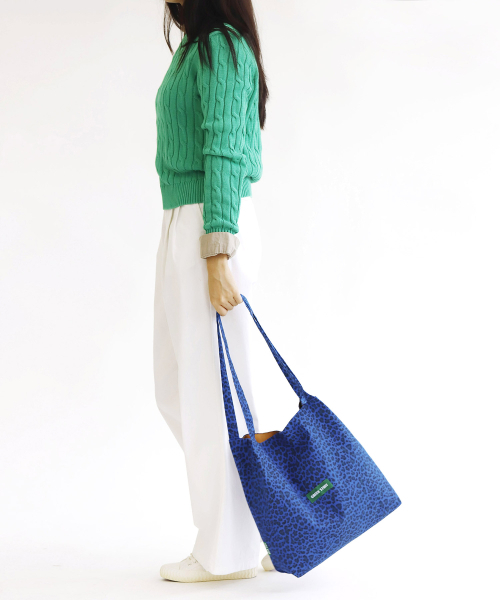 GREEN STUFF(グリーンスタッフ)の「boxy bag 53 - leopard blue(エコバッグ/サブバッグ・レディース・その他・FREE)」の6枚目の写真