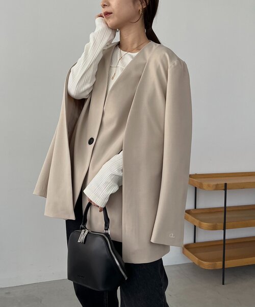 CAPRICIEUX LE'MAGE（カプリシューレマージュ）の「【再販】〈C.L〉スリットスリーブジャケット（テーラードジャケット・レディース・ブラック/ベージュ・FREE）」の2枚目の写真