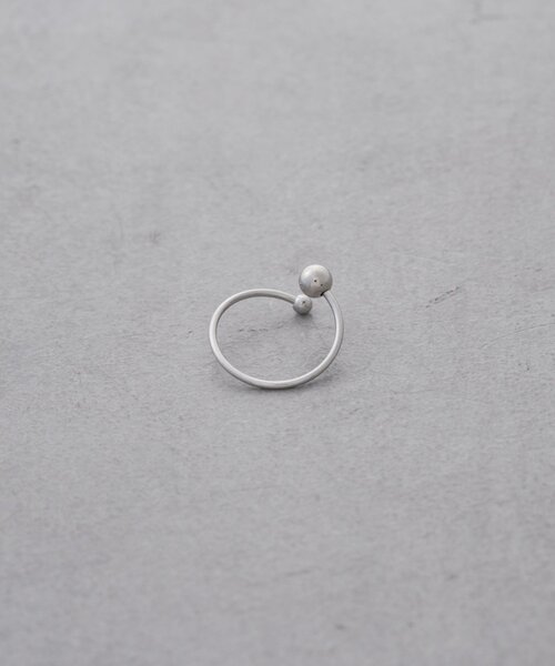 Jena espace merveilleux（ジェナ　エスパスメルヴェイユ）の「《さわ企画》【 WEB限定】ステンレス ボールリング（リング・レディース・シルバー/ゴールド・FREE）」の4枚目の写真