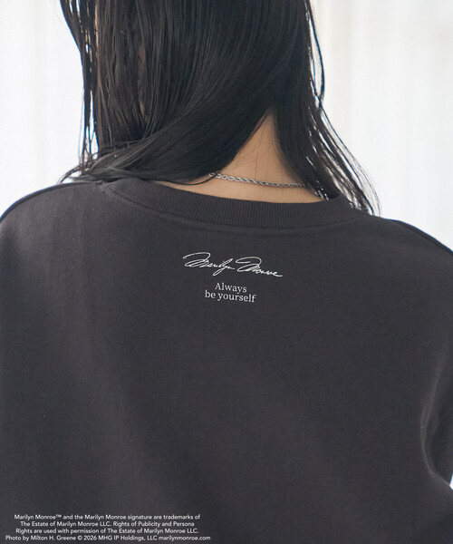 FREAK'S STORE(フリークスストア)の「マリリン・モンロー PHOTO PRINT SWEAT SHIRT/ マリリン・モンロー フォトプリント スウェット(スウェット・レディース・チャコール/ライトグレー・フリ-)」の3枚目の写真
