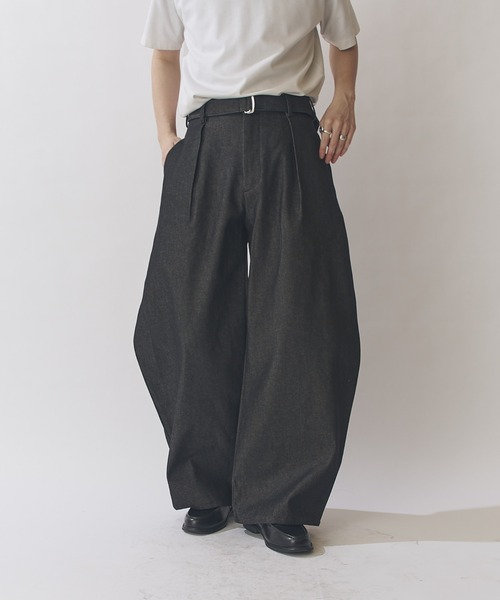 Lui's(ルイス)の「13.5ozリジット Balloon Curve デニムパンツ(デニムパンツ・メンズ・インディゴブルー/ブラック・S/M)」の2枚目の写真