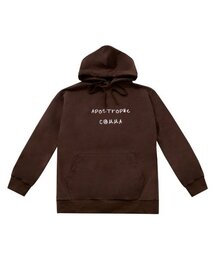 APOSTROPHE COMMA（アポストロフィコンマ）の「フルネームドローイングロゴフードパーカー（ブラウン/ホワイト）（パーカー）」