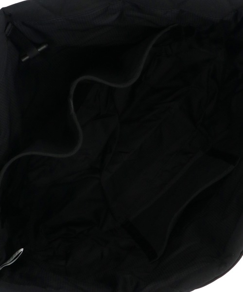THE NORTH FACE(ザノースフェイス)の「THE NORTH FACE Geoface Tote ザ ノースフェイス ジオフェイストート(トートバッグ・メンズ・ブラック/アイボリー・FREE)」の4枚目の写真