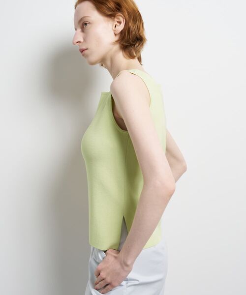 LANVIN en Bleu（ランバンオンブルー）の「スクエアネックノースリーブニット（ニット/セーター・レディース・グレー/ブラック/イエロー・38）」の7枚目の写真