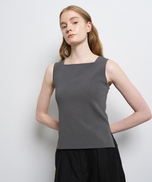 LANVIN en Bleu（ランバンオンブルー）の「スクエアネックノースリーブニット（ニット/セーター・レディース・グレー/ブラック/イエロー・38）」の15枚目の写真