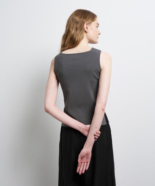 LANVIN en Bleu（ランバンオンブルー）の「スクエアネックノースリーブニット（ニット/セーター・レディース・グレー/ブラック/イエロー・38）」の17枚目の写真