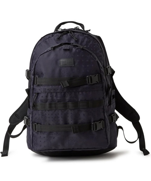 NEW ERA(ニューエラ)の「NEW ERA/ニューエラ バックパック キャリアパック 35L ネイビーペイズリー 14750922(バックパック/リュック・メンズ・ネイビー・FREE)」の2枚目の写真