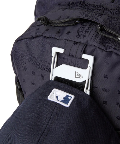 NEW ERA(ニューエラ)の「NEW ERA/ニューエラ バックパック キャリアパック 35L ネイビーペイズリー 14750922(バックパック/リュック・メンズ・ネイビー・FREE)」の5枚目の写真