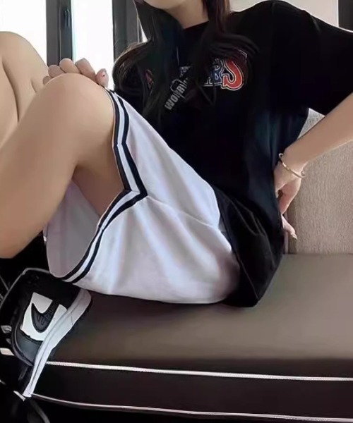 Ritzy(リッツィー)の「オーバーサイズバスケショーツ(その他パンツ・レディース・ブラック/ホワイト・M/L/S/XL)」の7枚目の写真