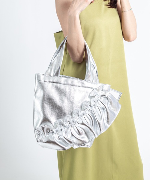HELOYSE（エロイーズ）の「【HELOYSE/エロイーズ】フリルトートバッグ　mercury PU leather S（トートバッグ・レディース・シルバー/ブラック・FREE）」の2枚目の写真