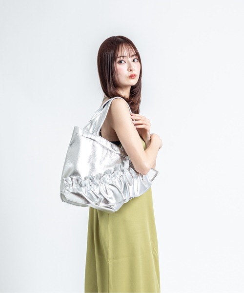 HELOYSE（エロイーズ）の「【HELOYSE/エロイーズ】フリルトートバッグ　mercury PU leather S（トートバッグ・レディース・シルバー/ブラック・FREE）」の11枚目の写真