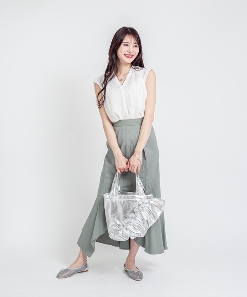 HELOYSE（エロイーズ）の「【HELOYSE/エロイーズ】フリルトートバッグ　mercury PU leather S（トートバッグ・レディース・シルバー/ブラック・FREE）」の8枚目の写真