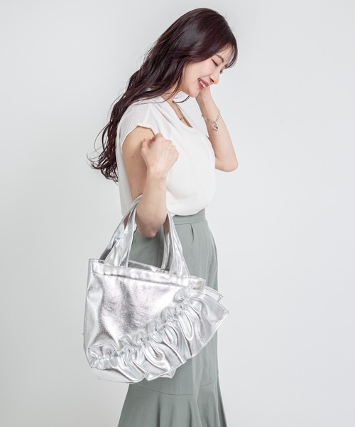 HELOYSE（エロイーズ）の「【HELOYSE/エロイーズ】フリルトートバッグ　mercury PU leather S（トートバッグ・レディース・シルバー/ブラック・FREE）」の5枚目の写真