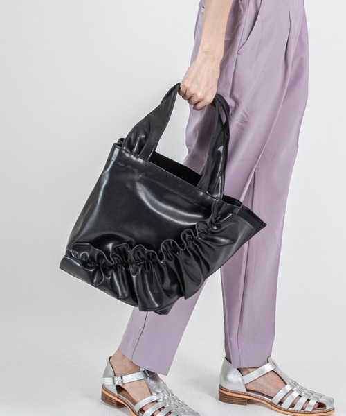 HELOYSE（エロイーズ）の「【HELOYSE/エロイーズ】フリルトートバッグ　mercury PU leather S（トートバッグ・レディース・シルバー/ブラック・FREE）」の16枚目の写真