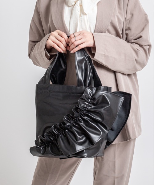 HELOYSE（エロイーズ）の「【HELOYSE/エロイーズ】フリルトートバッグ　mercury PU leather S（トートバッグ・レディース・シルバー/ブラック・FREE）」の19枚目の写真