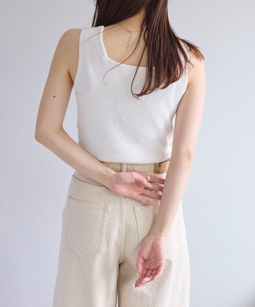 PUAL CE CIN（ピュアルセシン）の「【Du noir】リネンタッチスクエアタンク（タンクトップ・レディース・ブラック/オフホワイト/グレイッシュベージュ・FREE）」の4枚目の写真