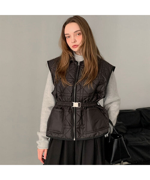 VASCARA(バスカラ)の「Collar Quilting Zip-Up Vest (2colors)(ベスト・レディース・ブラック/ベージュ・FREE)」の1枚目の写真