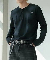 FREE DEE（フリー ディー）の「A'GEM/9 × .kom 『FREE DEE/フリーディー』 Faded Henley Tee/フェードヘンリーロングTシャツ（Tシャツ/カットソー）」