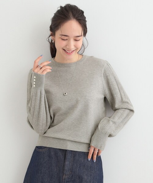 SHOO・LA・RUE(シューラルー)の「【洗濯機可/S-LL】手元美しく パールボタン&お袖編み柄切り替えニット(ニット/セーター・レディース・ブラック/グレー/パープル・01/02/03/04)」の8枚目の写真