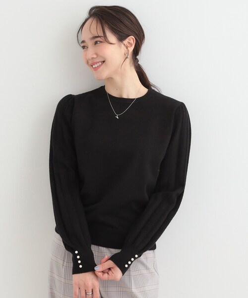 SHOO・LA・RUE(シューラルー)の「【洗濯機可/S-LL】手元美しく パールボタン&お袖編み柄切り替えニット(ニット/セーター・レディース・ブラック/グレー/パープル・01/02/03/04)」の12枚目の写真
