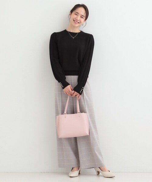 SHOO・LA・RUE(シューラルー)の「【洗濯機可/S-LL】手元美しく パールボタン&お袖編み柄切り替えニット(ニット/セーター・レディース・ブラック/グレー/パープル・01/02/03/04)」の14枚目の写真