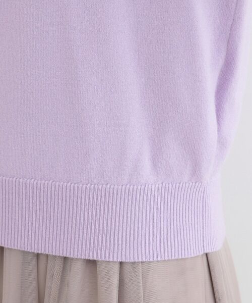 SHOO・LA・RUE(シューラルー)の「【洗濯機可/S-LL】手元美しく パールボタン&お袖編み柄切り替えニット(ニット/セーター・レディース・ブラック/グレー/パープル・01/02/03/04)」の21枚目の写真