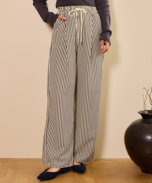 mysty woman(ミスティウーマン)の「サッカーストライプパンツ 647267(その他パンツ・レディース・ブラック/ベージュ/ネイビー・FREE)」の3枚目の写真