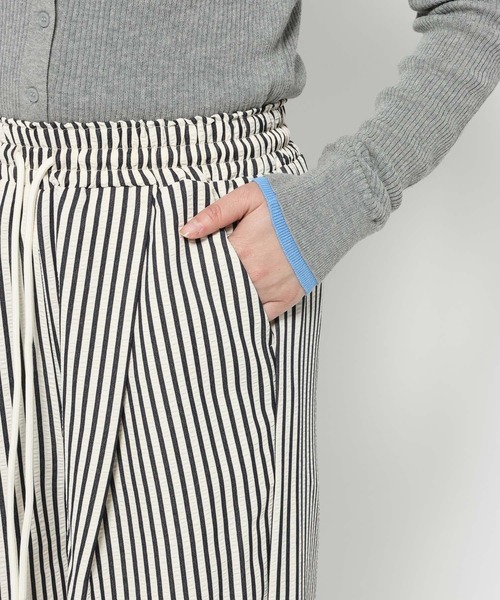 mysty woman(ミスティウーマン)の「サッカーストライプパンツ 647267(その他パンツ・レディース・ブラック/ベージュ/ネイビー・FREE)」の13枚目の写真