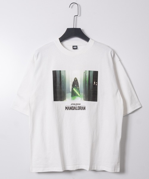 JOHN'S CLOSET（ジョンズクローゼット）の「【k】〔STAR WARS/スターウォーズ〕Mandalorian Tシャツ（Tシャツ/カットソー・メンズ・ブラック系その他/ホワイト系その他2/ブラック系その他2/ホワイト系その他・MEDIUM/LARGE）」の2枚目の写真