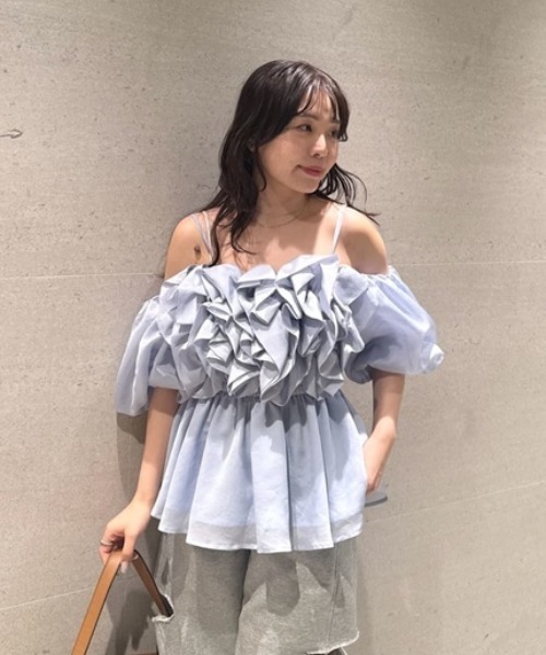 FRAY I.D（フレイアイディー）の「フラワーライクフリルペプラムブラウス（シャツ/ブラウス・レディース・ブルー/ホワイト/ブラック・F）」の3枚目の写真