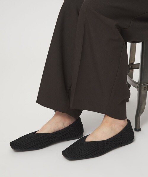 green label relaxing（グリーンレーベルリラクシング）の「ウェルネスシアー スクエア V フラットシューズ / ニットシューズ（その他シューズ・レディース・シルバー/ブラック/ダークブラウン/ライム・25cm/22.5cm/24cm/23.5cm/23cm/24.5cm）」の2枚目の写真