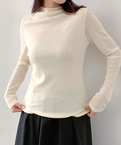 LOWO(ロワ)の「プチハイネック シアートップス カットソー 長袖 きれいめ インナー(Tシャツ/カットソー・レディース・キャメル/アイボリー/チャコールグレー/ブラウン/ブラック・L/M)」の2枚目の写真