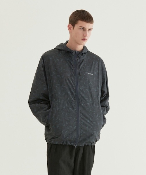 COVERNAT(カバーナット)の「PACKABLE LIGHTWEIGHT WINDBREAKER(ナイロンジャケット・メンズ・アイボリー/チャコールグレー/カモフラージュ・XX-LARGE/X-LARGE/LARGE/MEDIUM/SMALL)」の2枚目の写真