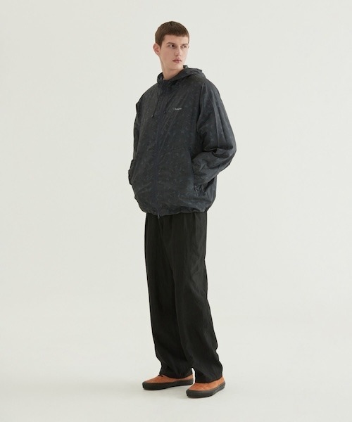 COVERNAT(カバーナット)の「PACKABLE LIGHTWEIGHT WINDBREAKER(ナイロンジャケット・メンズ・アイボリー/チャコールグレー/カモフラージュ・XX-LARGE/X-LARGE/LARGE/MEDIUM/SMALL)」の6枚目の写真