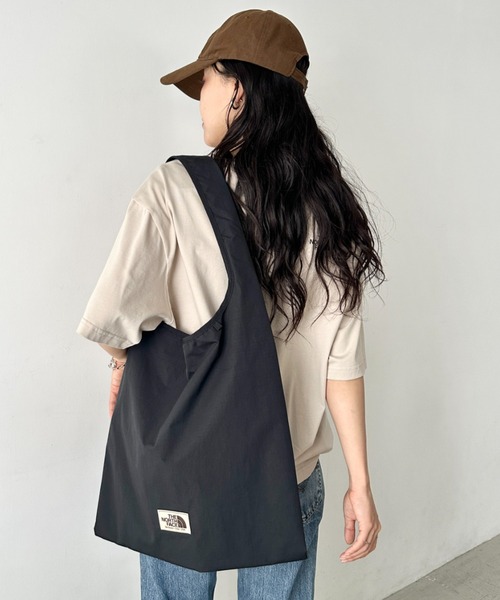 THE NORTH FACE(ザノースフェイス)の「【国内未発売 】THE NORTH FACE(ザ・ノースフェイス)/A4収納可 トートバッグ サブバッグ エコバッグ/WL TRIG BAG(ショルダーバッグ・レディース・ブラック/グレー・FREE)」の19枚目の写真