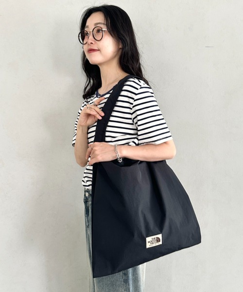 THE NORTH FACE(ザノースフェイス)の「【国内未発売 】THE NORTH FACE(ザ・ノースフェイス)/A4収納可 トートバッグ サブバッグ エコバッグ/WL TRIG BAG(ショルダーバッグ・レディース・ブラック/グレー・FREE)」の12枚目の写真