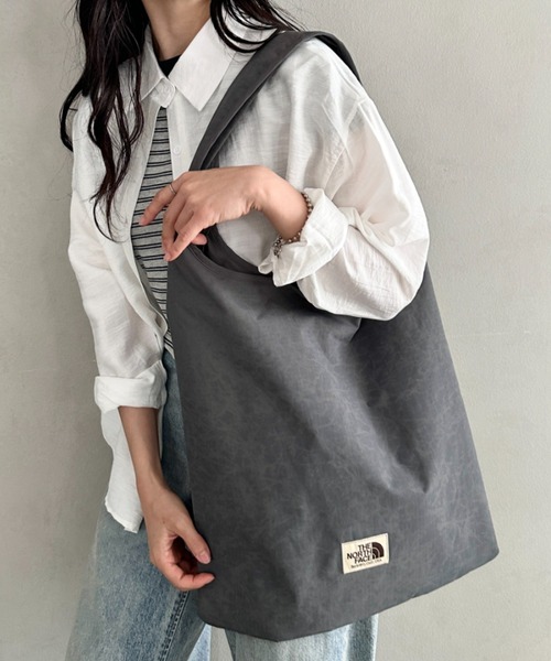 THE NORTH FACE(ザノースフェイス)の「【国内未発売 】THE NORTH FACE(ザ・ノースフェイス)/A4収納可 トートバッグ サブバッグ エコバッグ/WL TRIG BAG(ショルダーバッグ・レディース・ブラック/グレー・FREE)」の21枚目の写真