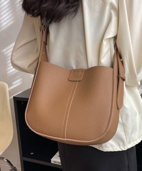 ReRe(リリ)の「ミニバック付き×カーブラインフェイクレザーバック(ショルダーバッグ・レディース・オフホワイト/ブラック/ブラウン/ダークブラウン・FREE)」の4枚目の写真