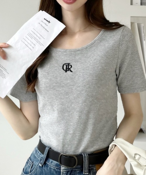 Ada.(エイダ)の「ワンポイント刺繍 Uネック 半袖 Tシャツ(Tシャツ/カットソー・レディース・ブラック/チャコール/グレー/オフホワイト・FREE)」の18枚目の写真