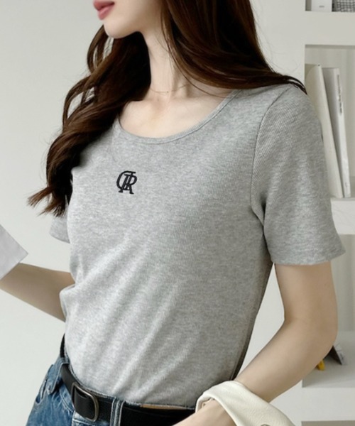 Ada.(エイダ)の「ワンポイント刺繍 Uネック 半袖 Tシャツ(Tシャツ/カットソー・レディース・ブラック/チャコール/グレー/オフホワイト・FREE)」の19枚目の写真