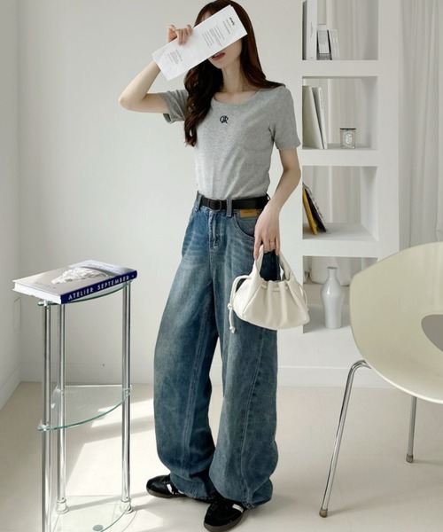 Ada.(エイダ)の「ワンポイント刺繍 Uネック 半袖 Tシャツ(Tシャツ/カットソー・レディース・ブラック/チャコール/グレー/オフホワイト・FREE)」の21枚目の写真
