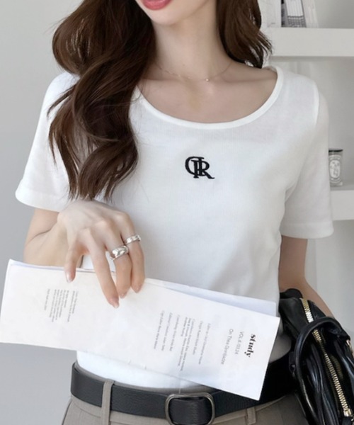 Ada.(エイダ)の「ワンポイント刺繍 Uネック 半袖 Tシャツ(Tシャツ/カットソー・レディース・ブラック/チャコール/グレー/オフホワイト・FREE)」の9枚目の写真