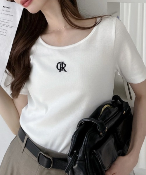 Ada.(エイダ)の「ワンポイント刺繍 Uネック 半袖 Tシャツ(Tシャツ/カットソー・レディース・ブラック/チャコール/グレー/オフホワイト・FREE)」の8枚目の写真