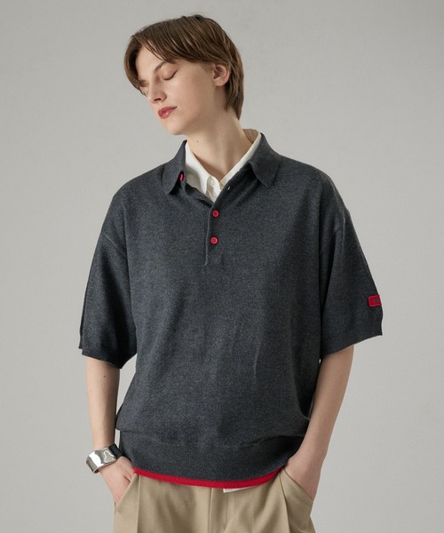 ONCILY(オンシェリー)の「LAYERED COLOR BOTTON KNIT POLO / レイヤードカラーボタンニットポロ(ポロシャツ・メンズ・ネイビー/グレー系その他/ライトブルー/チャコールグレー・SMALL/MEDIUM/LARGE)」の2枚目の写真